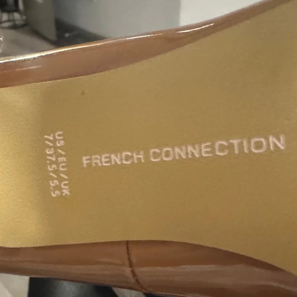 🔥NEW French Connection Patent Faux Leather Pointed Toe Pumps Size 7/EU 37.5🔥